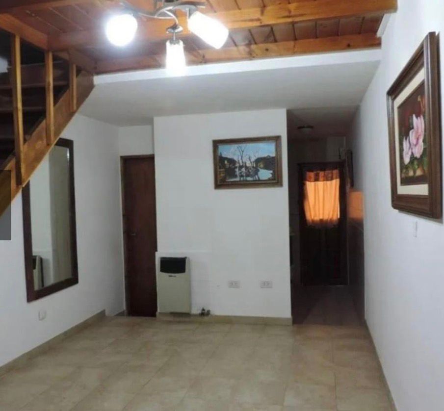 Casa en Castelar con cochera. - Imagen 8