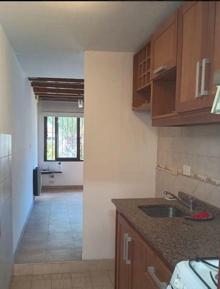 Casa en Castelar con cochera. - Imagen 5