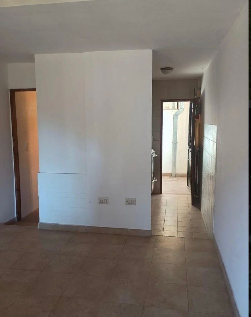 Casa en Castelar con cochera. - Imagen 7