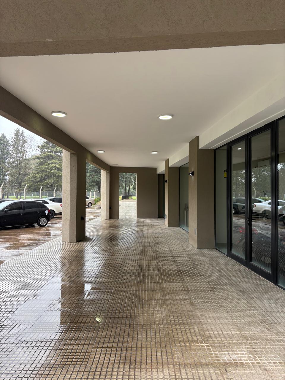 Local comercial, moderno complejo del edificio Tilos, Plaza Nogales, Los Polvorines, Malvinas Argentinas. - Imagen 5