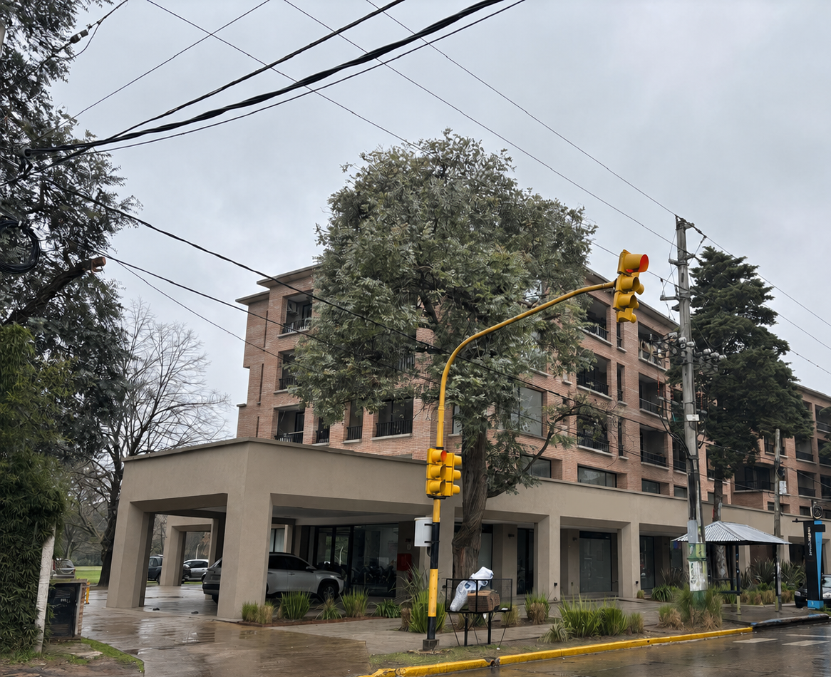 Local comercial, moderno complejo del edificio Tilos, Plaza Nogales, Los Polvorines, Malvinas Argentinas.